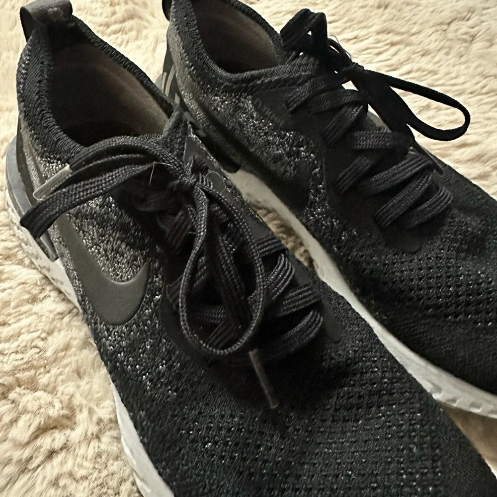 Nike Epic React Flyknit Running Shoes Women’s 8